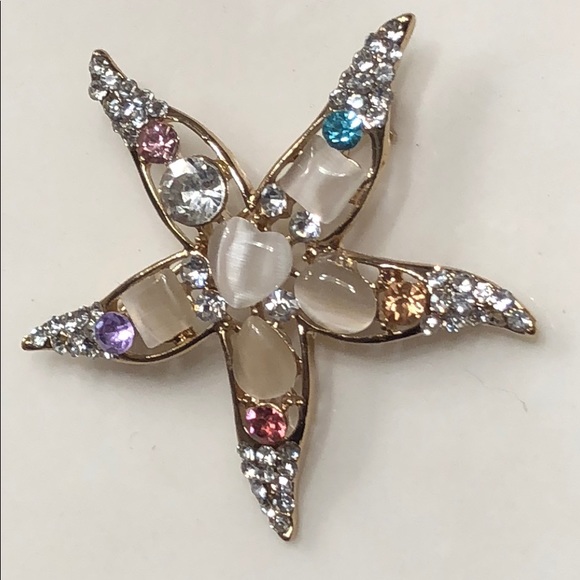 🌺 Beautiful Crystal Gold Tone Brooch - Picture 2 of 2